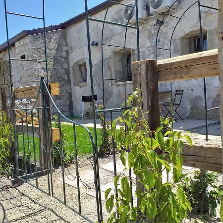 Naro Gibbesi Country Farm Piccolo Cottage מראה חיצוני תמונה