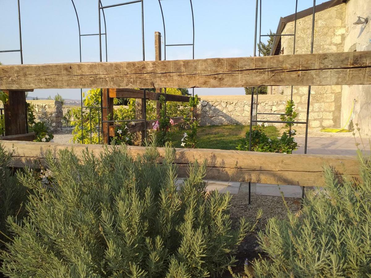 Naro Gibbesi Country Farm Piccolo Cottage מראה חיצוני תמונה
