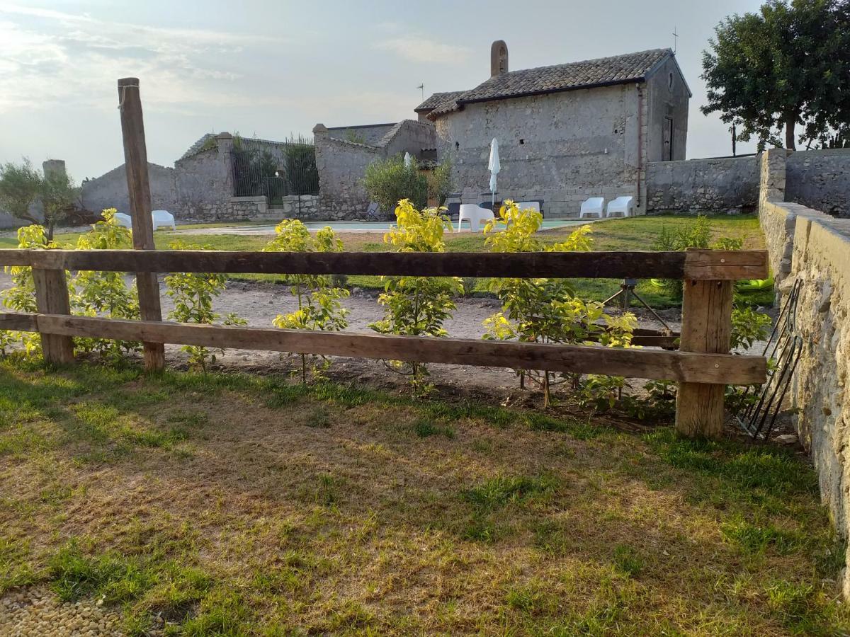 Naro Gibbesi Country Farm Piccolo Cottage מראה חיצוני תמונה