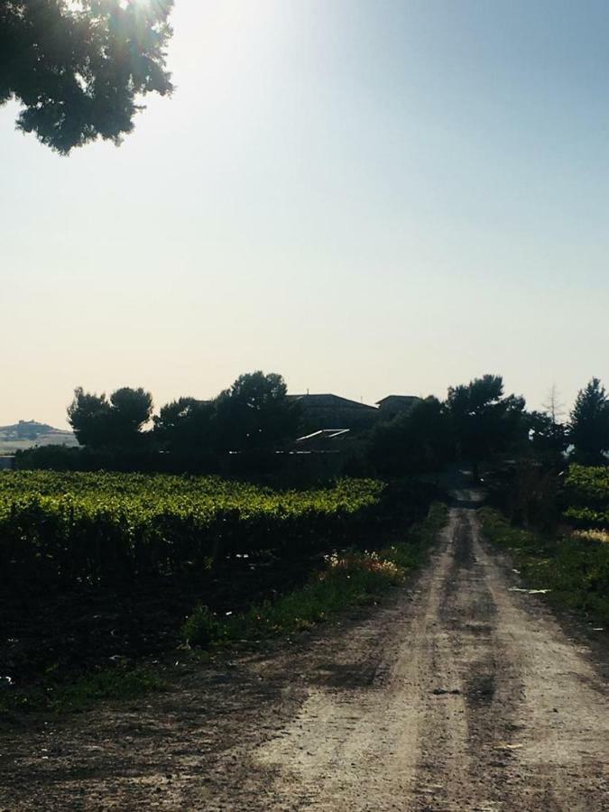 Naro Gibbesi Country Farm Piccolo Cottage מראה חיצוני תמונה