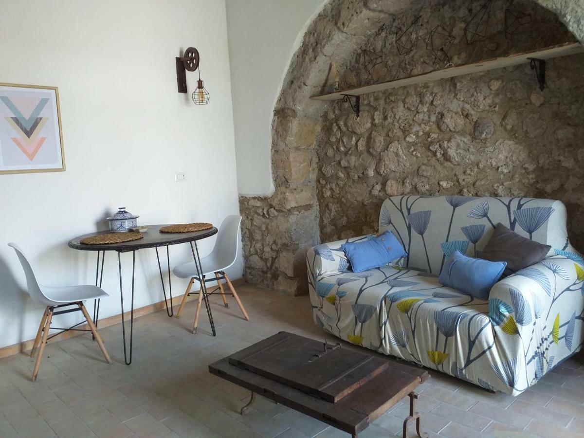 Naro Gibbesi Country Farm Piccolo Cottage מראה חיצוני תמונה