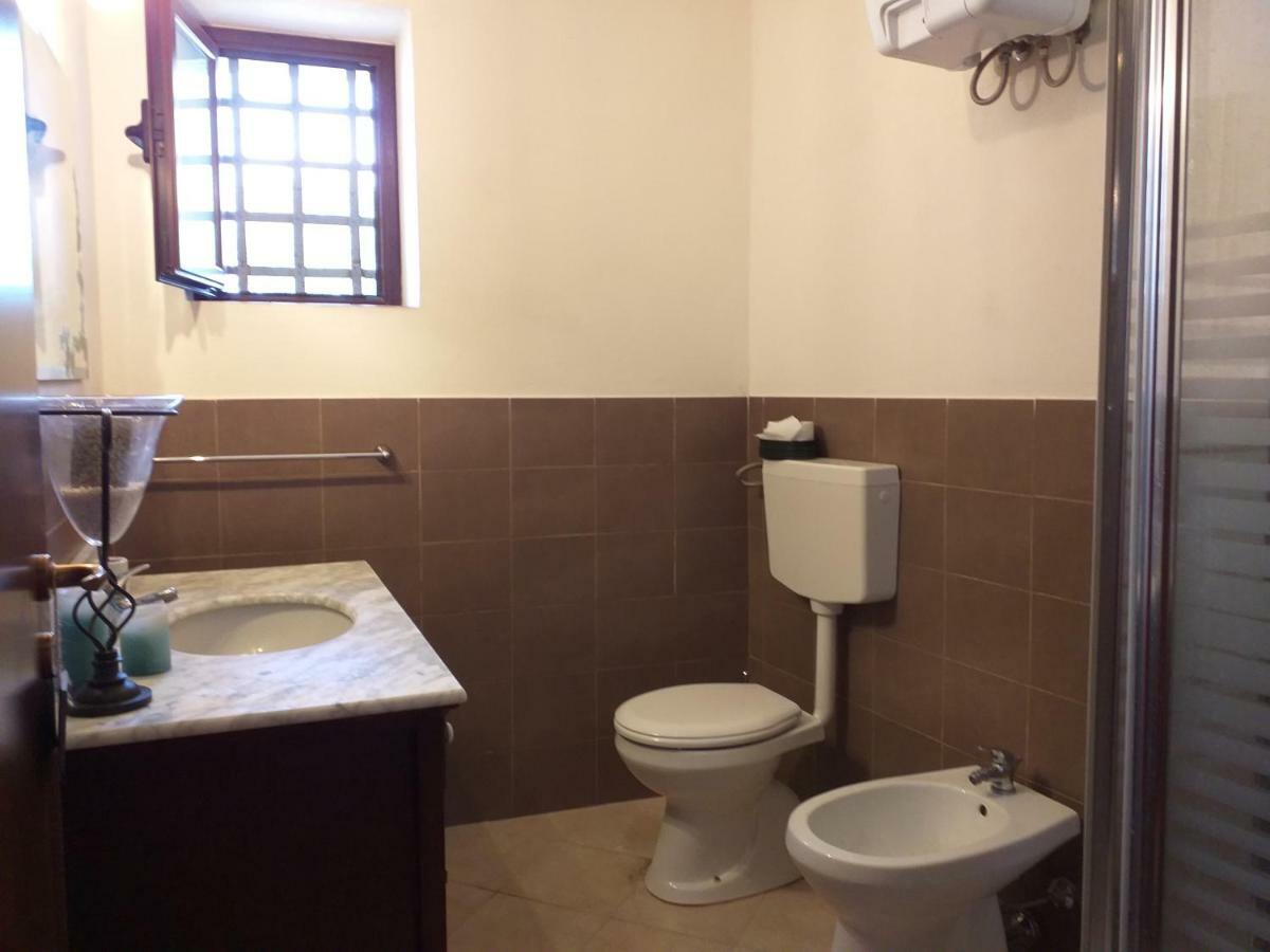 Naro Gibbesi Country Farm Piccolo Cottage מראה חיצוני תמונה