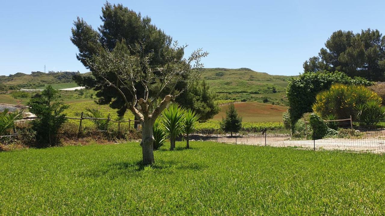 Naro Gibbesi Country Farm Piccolo Cottage מראה חיצוני תמונה