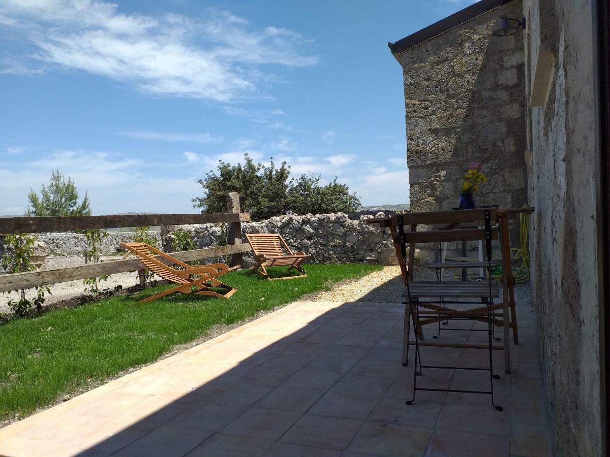 Naro Gibbesi Country Farm Piccolo Cottage מראה חיצוני תמונה